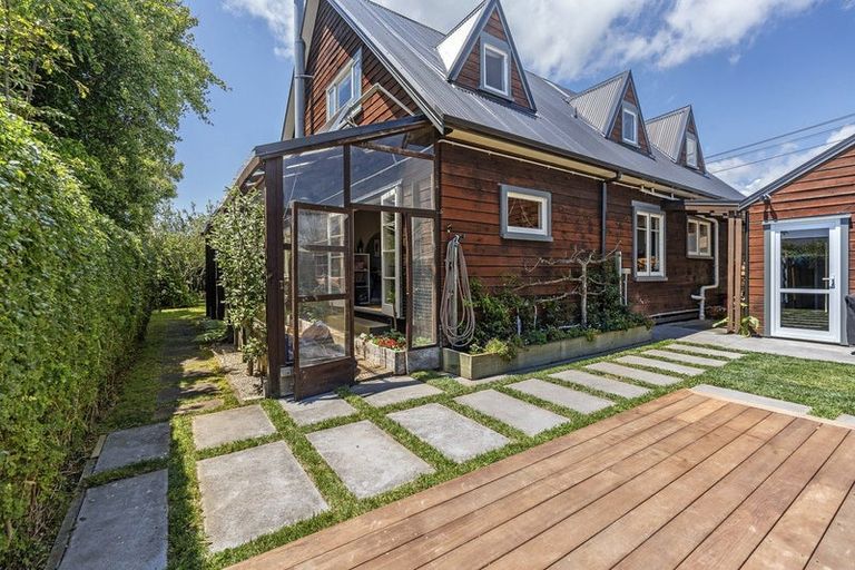 Photo of property in 4 Smith Road, Merrilands, New Plymouth, 4312