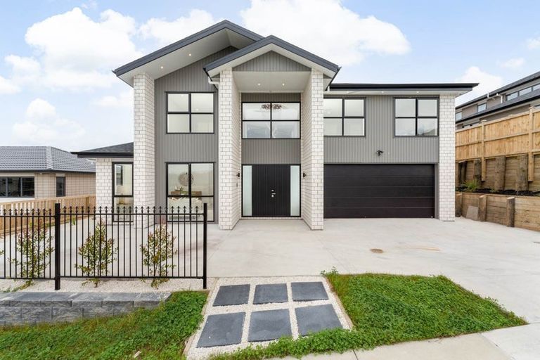 Photo of property in 13 Lumber Rise, Swanson, Auckland, 0614