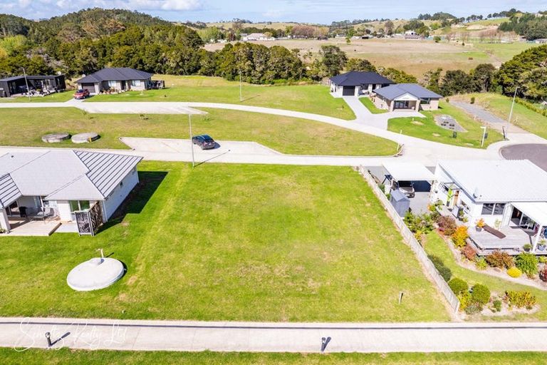 Photo of property in 3 Manaaki Circle, Paparoa, 0571