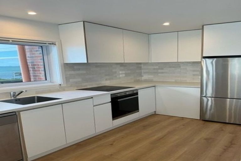 Photo of property in 1/241 Hurstmere Road, Takapuna, Auckland, 0622