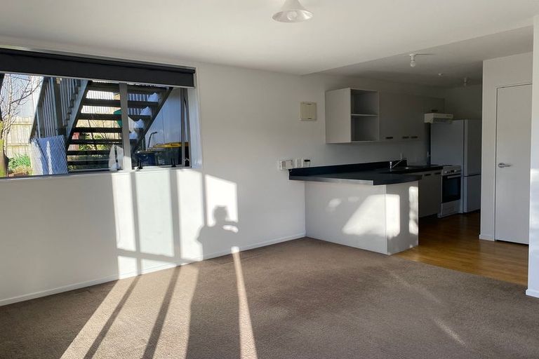 Photo of property in 15 Burnside Court, Rosedale, Auckland, 0632