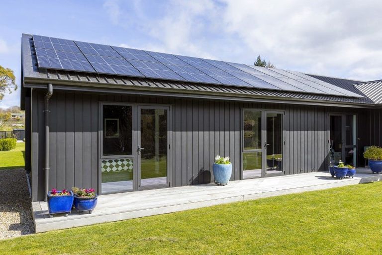 Photo of property in 2 Nga Tui Lane, Acacia Bay, Taupo, 3385