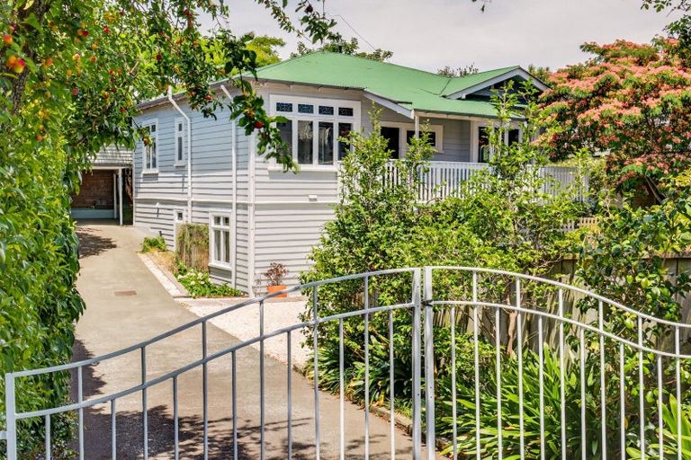 Photo of property in 23 Cameron Road, Bluff Hill, Napier, 4110