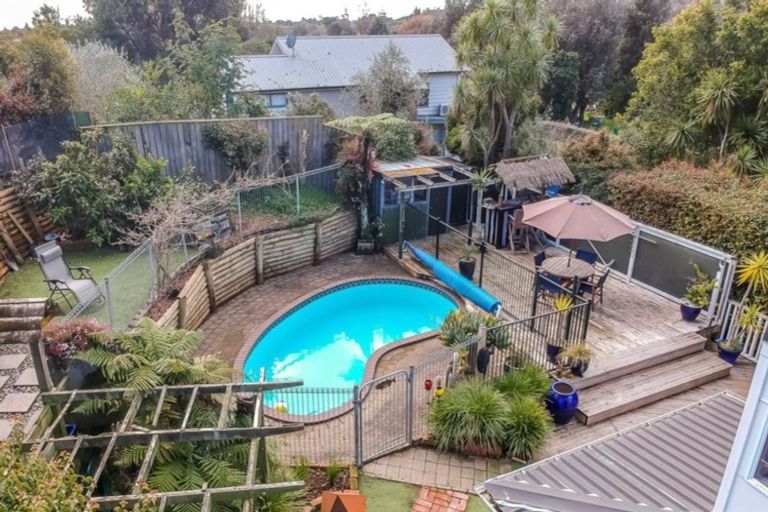 Photo of property in 21 Puriri Road, Waikanae, 5036