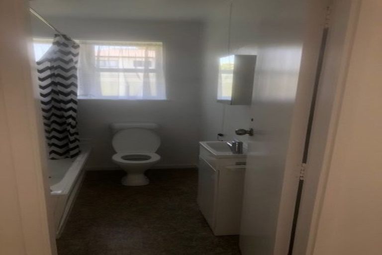 Photo of property in 9 Kotuku Street, Te Atatu Peninsula, Auckland, 0610