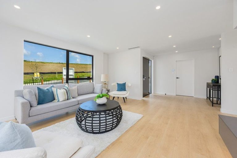 Photo of property in 16 Pekanga Road, Orewa, 0931