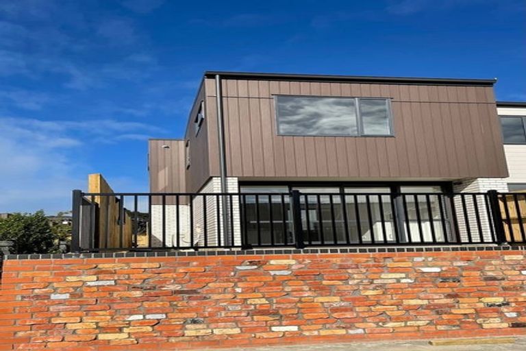 Photo of property in 16 Clay Works Lane, New Lynn, 0600