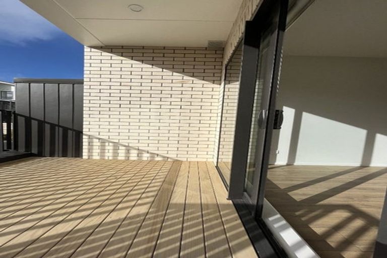 Photo of property in 4/28 Westgate Drive, Westgate, Auckland, 0614