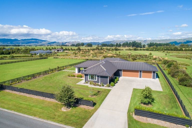 Photo of property in 33 Hartwell Drive, Kelvin Grove, Palmerston North, 4470