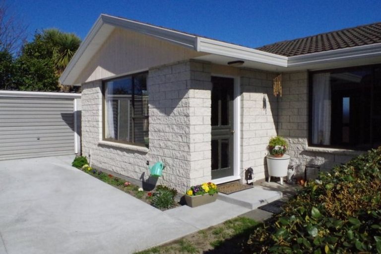 Photo of property in 2/14 Resolution Place, Bryndwr, Christchurch, 8053