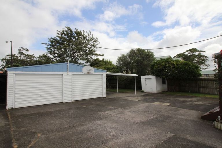 Photo of property in 97 Vodanovich Road, Te Atatu South, Auckland, 0610