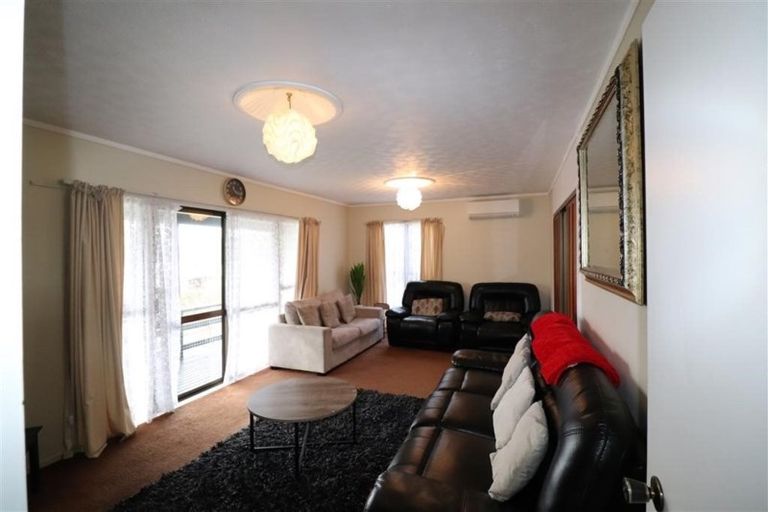 Photo of property in 114 Norana Road, Timberlea, Upper Hutt, 5018