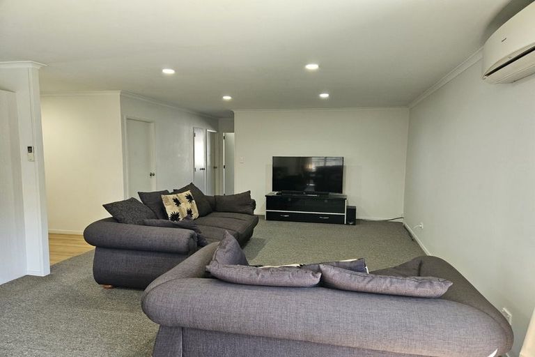 Photo of property in 68 Farnborough Drive, Grandview Heights, Hamilton, 3200