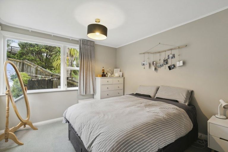 Photo of property in 100 Curtis Street, Northland, Wellington, 6012