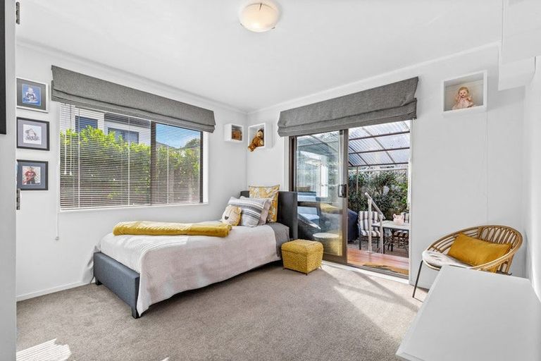 Photo of property in 2/1 Bluefin Way, West Harbour, Auckland, 0618