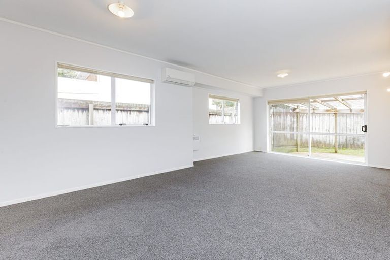 Photo of property in 2/41 Uxbridge Road, Mellons Bay, Auckland, 2014