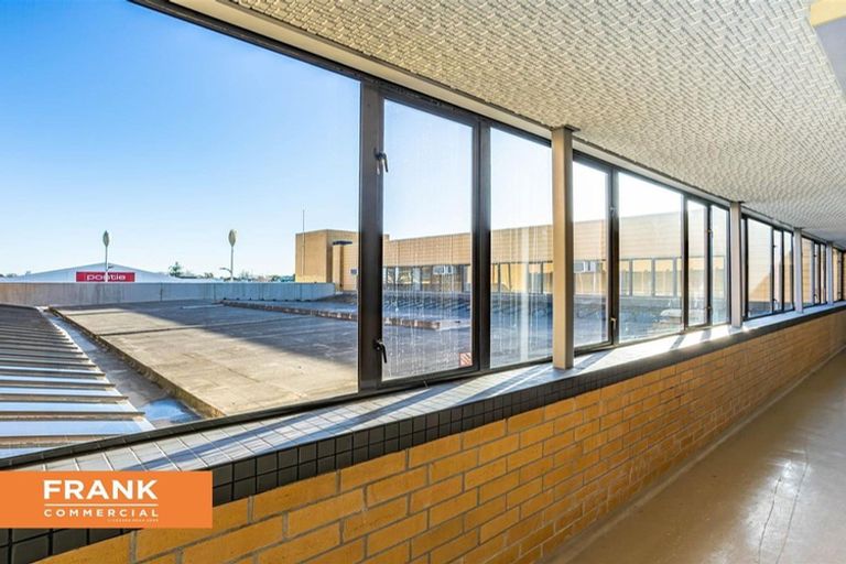 Photo of property in 138 Great South Road, Takanini, 2112