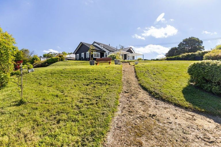 Photo of property in 51 Coutts Way, Fitzherbert, Palmerston North, 4410