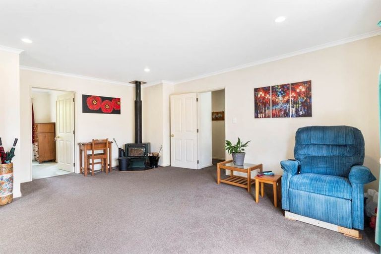 Photo of property in 3 Carling Avenue, Massey, Auckland, 0614