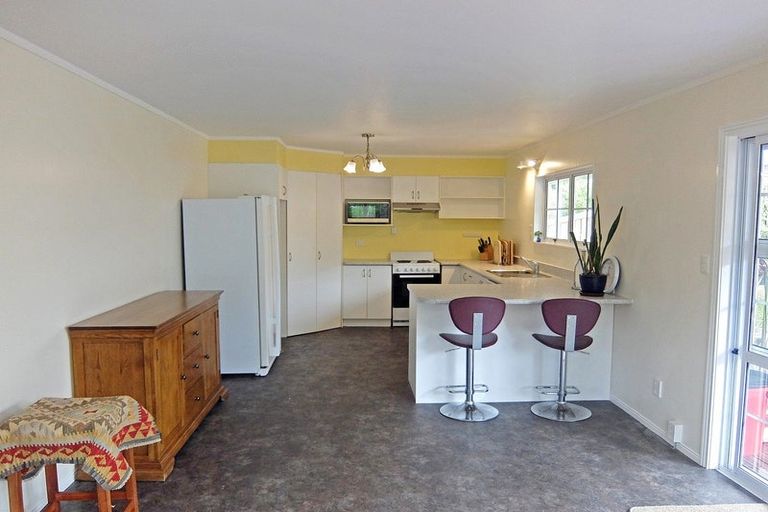 Photo of property in 6d Donnelly Street, Oakura, 4314