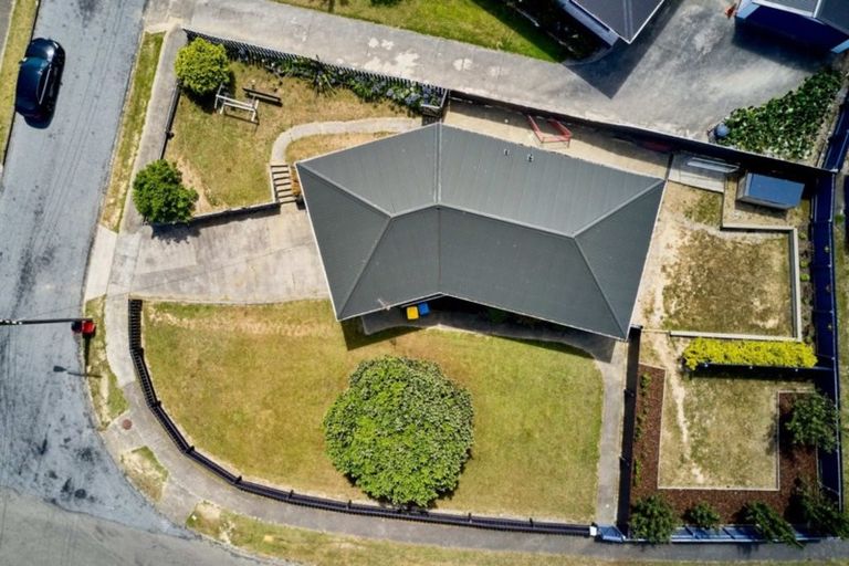 Photo of property in 9 Falcon Street, Cannons Creek, Porirua, 5024