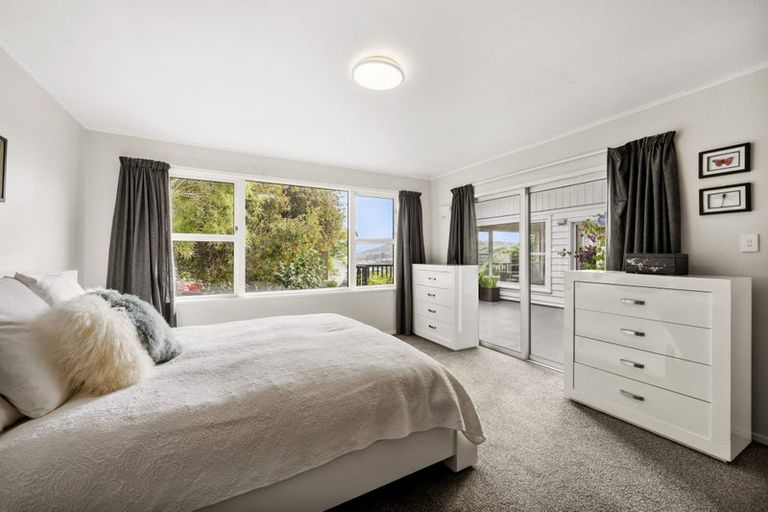 Photo of property in 53 Sunrise Boulevard, Tawa, Wellington, 5028