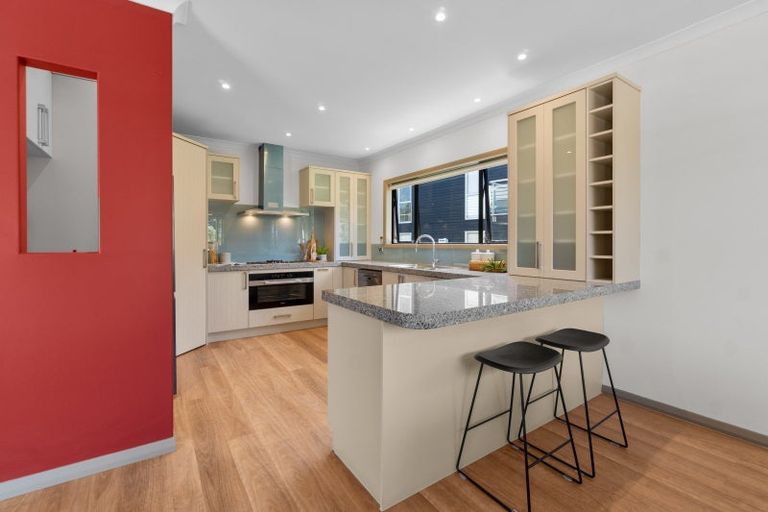 Photo of property in 4 Glenoaks Rise, Mellons Bay, Auckland, 2014