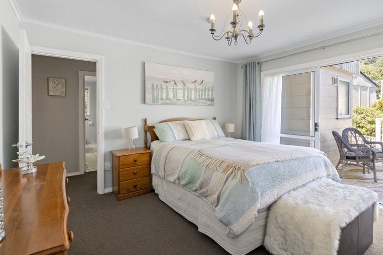 Photo of property in 11 Russo Terrace, Eastbourne, Lower Hutt, 5013