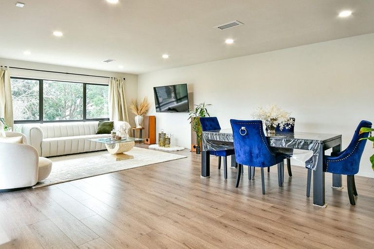 Photo of property in 7 Palmetto Place, Goodwood Heights, Auckland, 2105