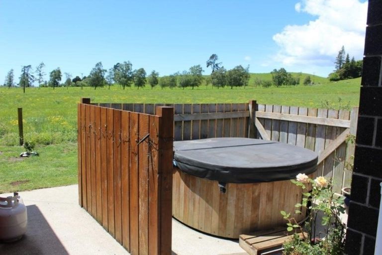 Photo of property in 11 Toiora Close, Takaka, 7110