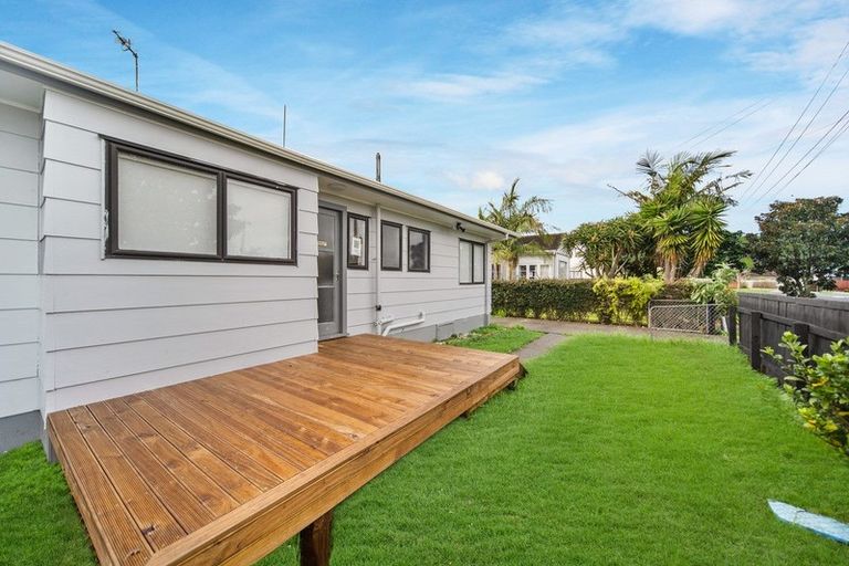 Photo of property in 2/13 John Street, Mangere East, Auckland, 2024