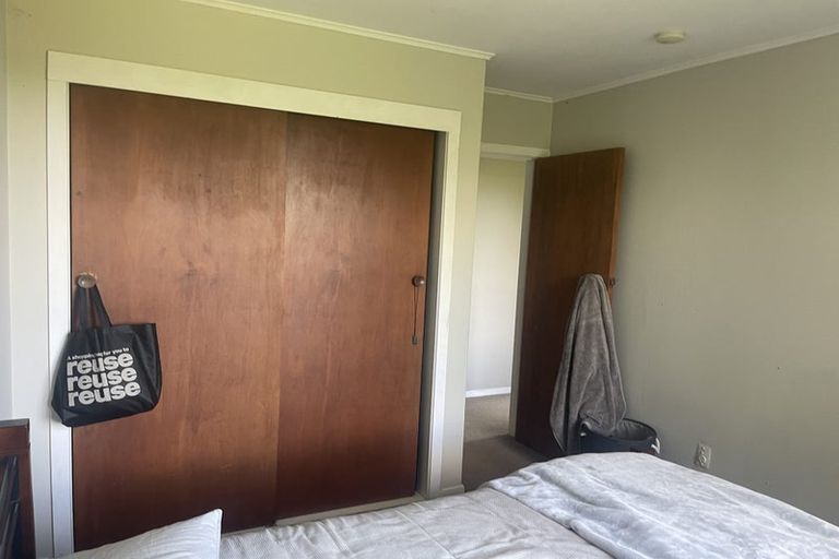 Photo of property in 15a Colchester Crescent, Newlands, Wellington, 6037