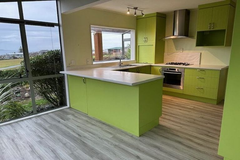 Photo of property in 1415 Whangaparaoa Road, Army Bay, Whangaparaoa, 0930