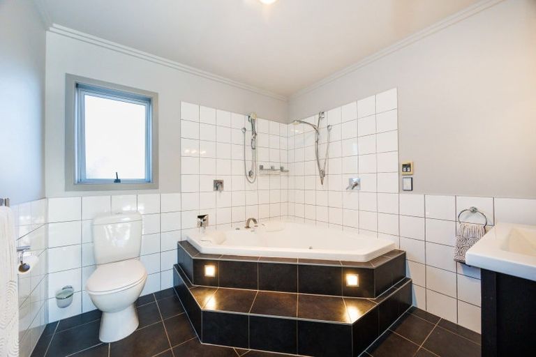 Photo of property in 12 Liberty Grove, Kelvin Grove, Palmerston North, 4414