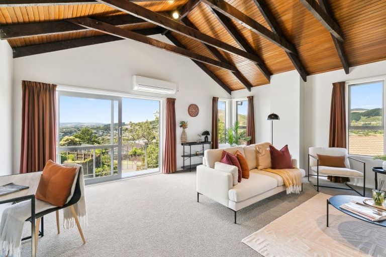 Photo of property in 3 Saint Aidans Way, Tawa, Wellington, 5028