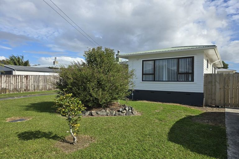 Photo of property in 52 Cambridge Terrace, Papatoetoe, Auckland, 2025