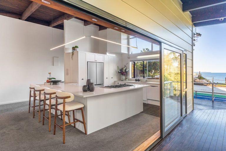 Photo of property in 72 Cliff Road, Torbay, Auckland, 0630