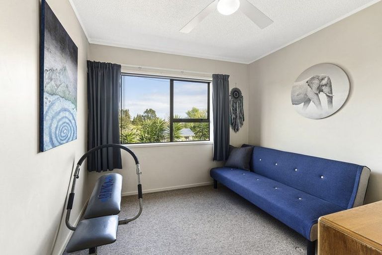 Photo of property in 100 Heta Road, Highlands Park, New Plymouth, 4312
