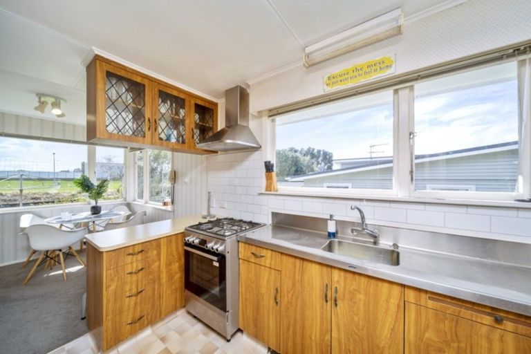 Photo of property in 52 Clawton Street, Westown, New Plymouth, 4310