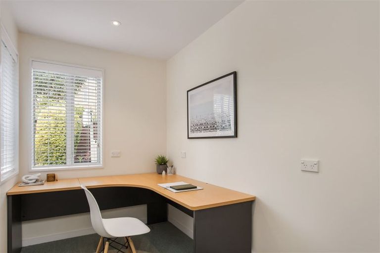 Photo of property in 15 Acorn Close, Waltham, Christchurch, 8023