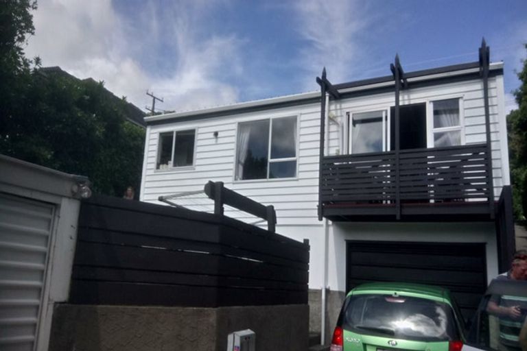 Photo of property in 5a Robert Street, Newlands, Wellington, 6037