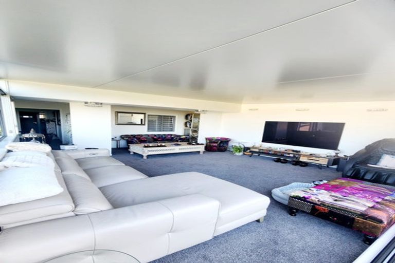 Photo of property in 63 Carlisle Road, Torbay, Auckland, 0630