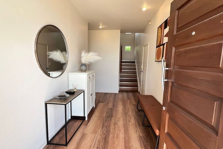 Photo of property in 3a Wakeling Avenue, Te Atatu South, Auckland, 0610