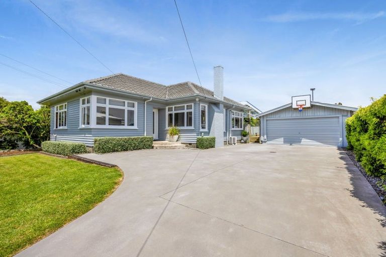 Photo of property in 9 Omata Road, Westown, New Plymouth, 4310