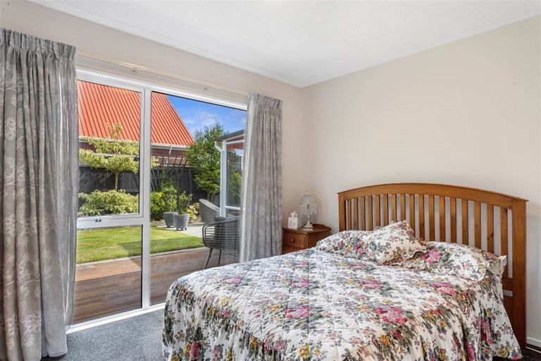 Photo of property in 9 Sheraton Place, Redwood, Christchurch, 8051