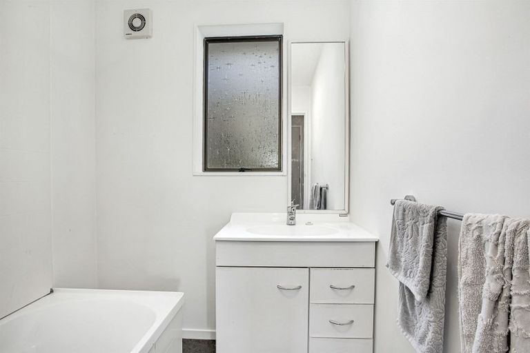 Photo of property in 2 Harold Grove, Stokes Valley, Lower Hutt, 5019