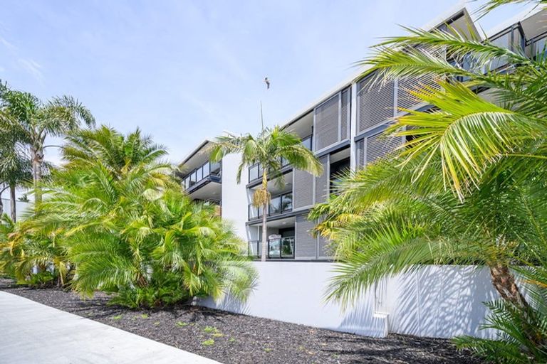 Photo of property in 2-06/424 Maunganui Road, Mount Maunganui, 3116