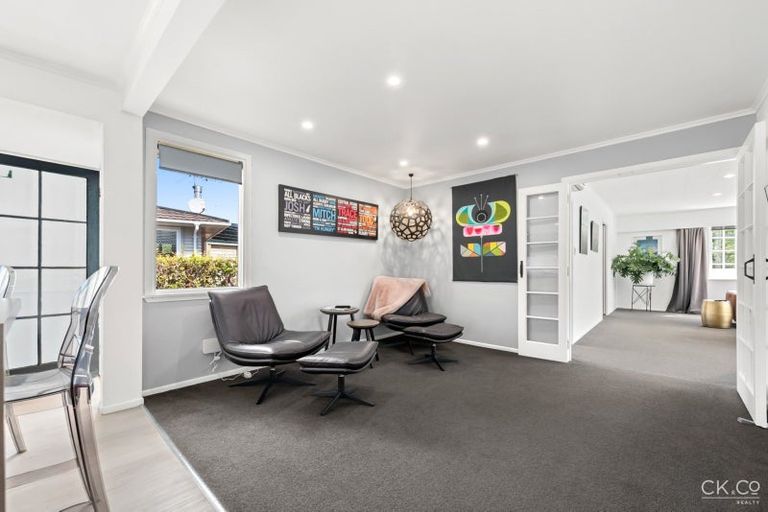 Photo of property in 10 Dowling Grove, Silverstream, Upper Hutt, 5019