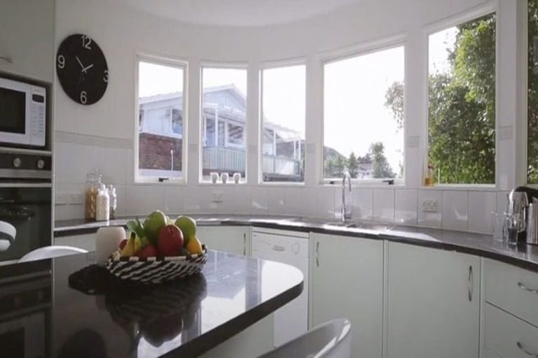 Photo of property in 1/42 Holland Road, Hillcrest, Auckland, 0627