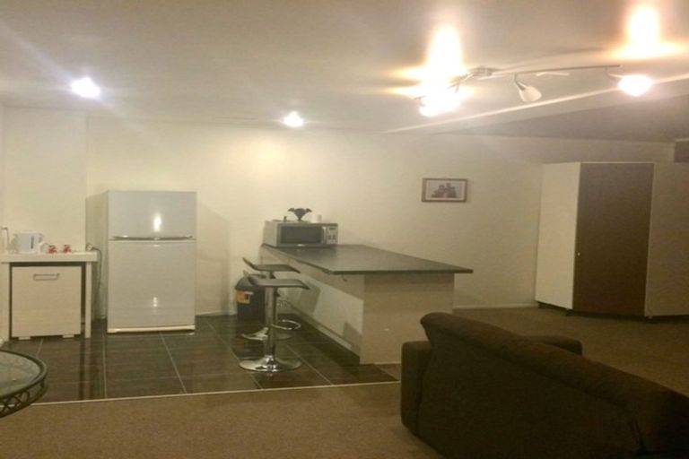 Photo of property in 3 Lincoln Close, Northcross, Auckland, 0630